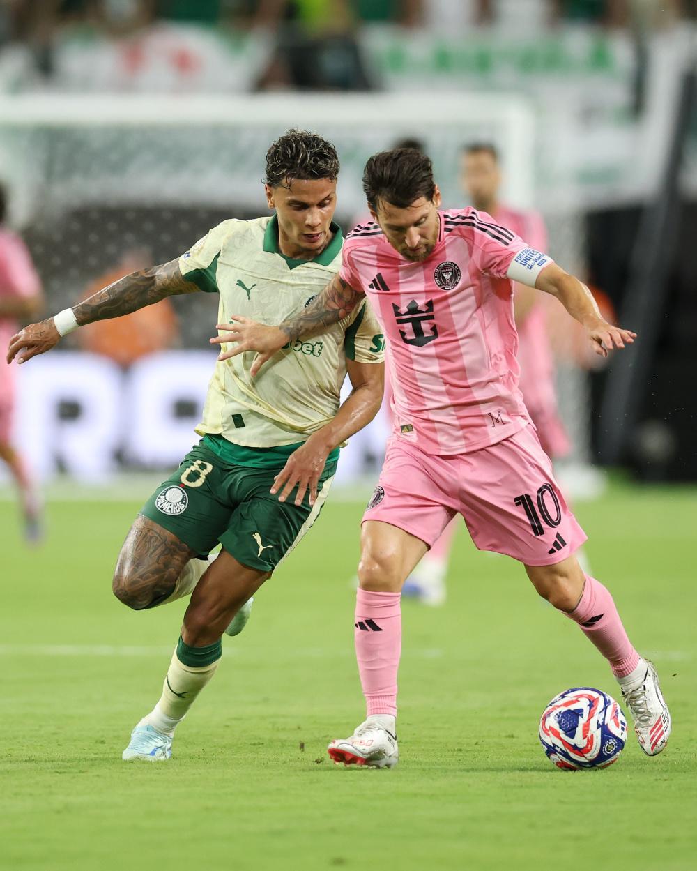 易游yy官网-关键时刻欧联焦点战，巴黎圣日耳曼内部沟通，质疑声仍在，身体对抗强度拉满